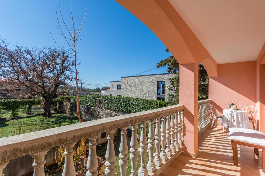 Apartment Emilija Porec Esterno foto